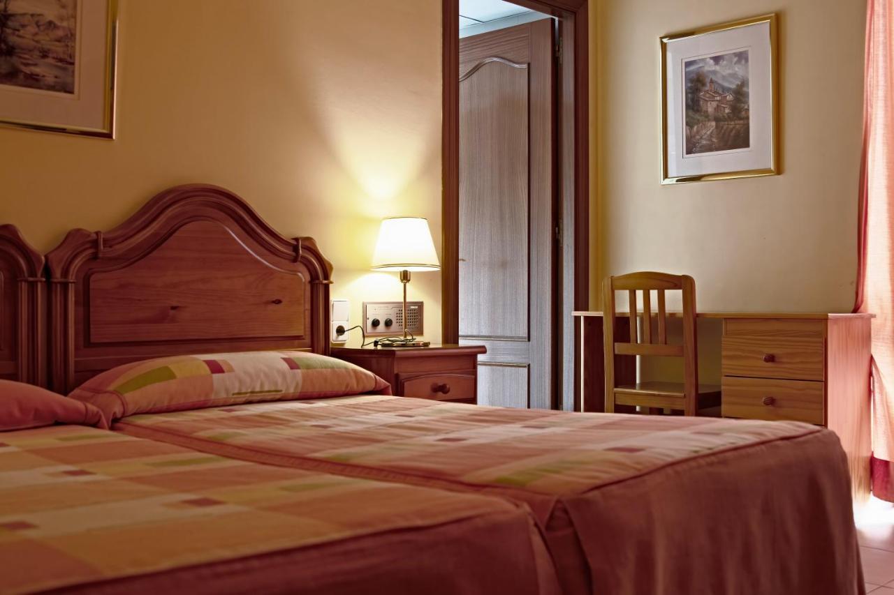 Pensio La Creu Otel Esterri d'Àneu Dış mekan fotoğraf