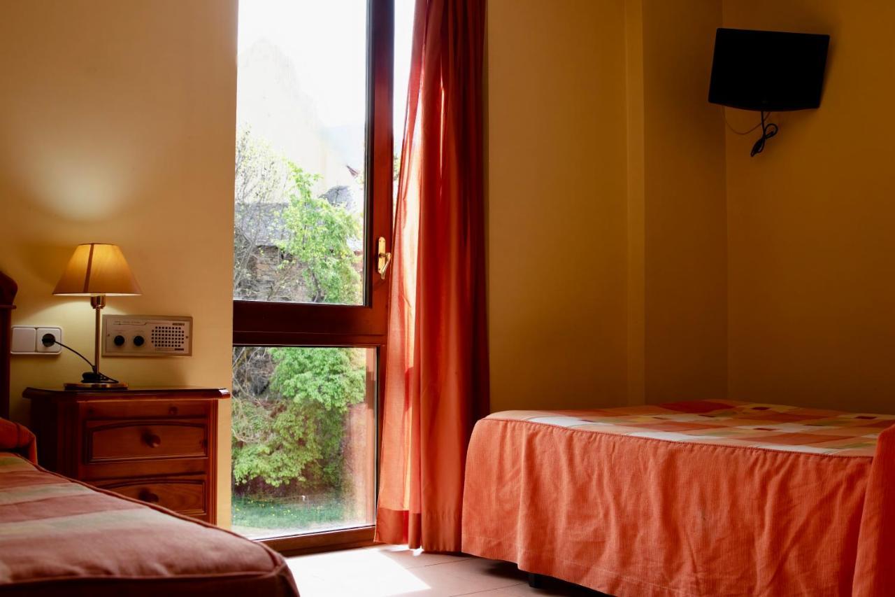 Pensio La Creu Otel Esterri d'Àneu Dış mekan fotoğraf