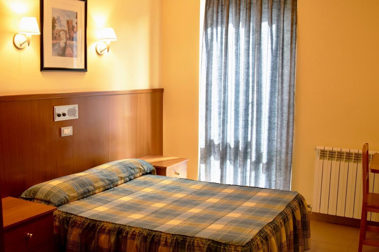 Pensio La Creu Otel Esterri d'Àneu Dış mekan fotoğraf
