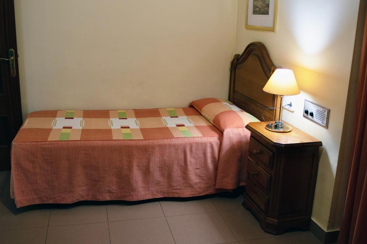 Pensio La Creu Otel Esterri d'Àneu Dış mekan fotoğraf