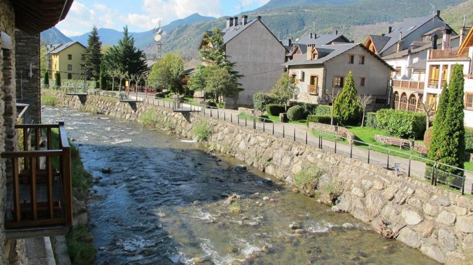Pensio La Creu Otel Esterri d'Àneu Dış mekan fotoğraf